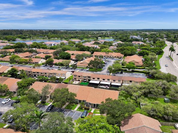 11103 NW 37th St, Sunrise FL 33351