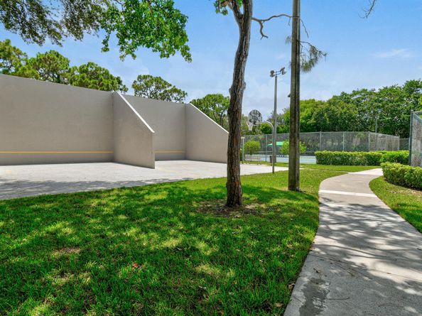 630 6th Terrace, Palm Beach Gardens FL 33418