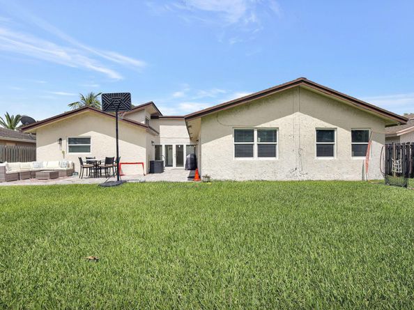 3160 NW 97 Way, Sunrise FL 33351