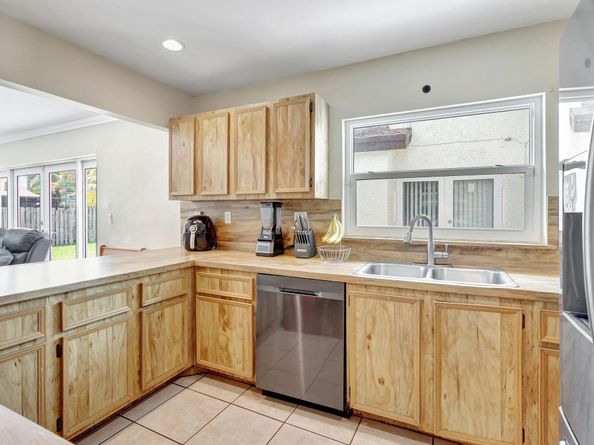 3160 NW 97 Way, Sunrise FL 33351