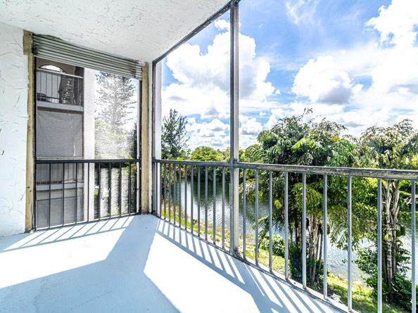 3280 Spanish Moss Ter 307, Lauderhill FL 33319