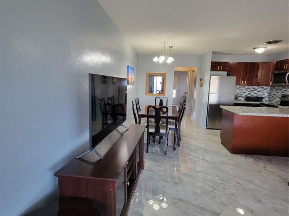 800 SW 11th Ave 17, Hallandale Beach FL 33009