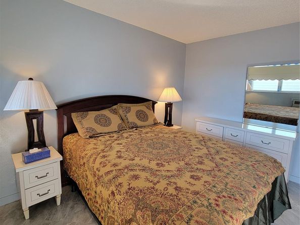 800 SW 11th Ave 17, Hallandale Beach FL 33009