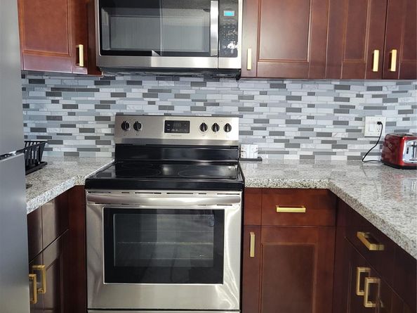 800 SW 11th Ave 17, Hallandale Beach FL 33009