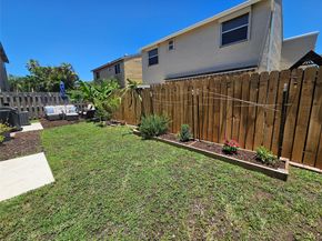 530 Radford Ter, Davie FL 33325