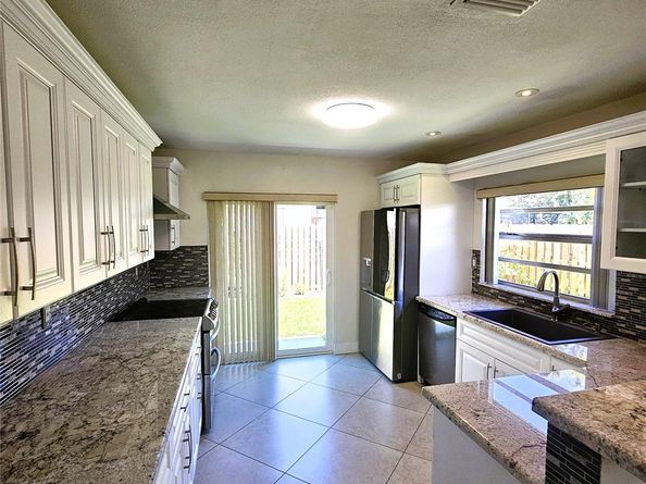 530 Radford Ter, Davie FL 33325