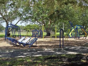 530 Radford Ter, Davie FL 33325
