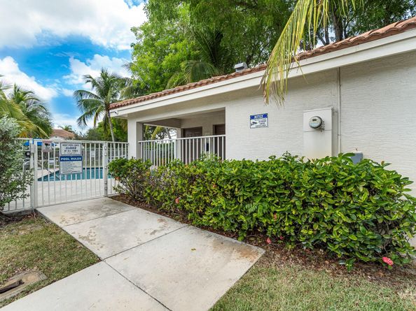 8244 Prestige Commons Dr, Tamarac FL 33321