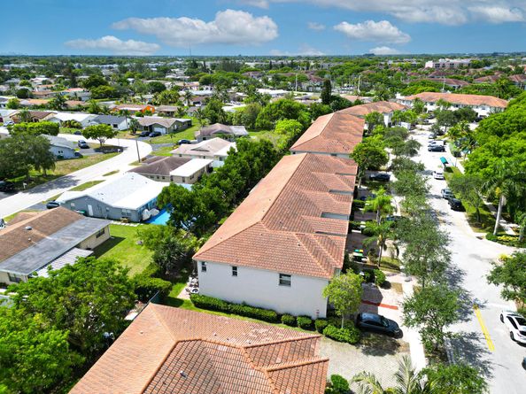 8244 Prestige Commons Dr, Tamarac FL 33321