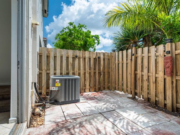 8244 Prestige Commons Dr, Tamarac FL 33321