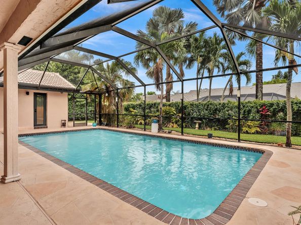 8640 NW 50th Dr, Coral Springs FL 33067