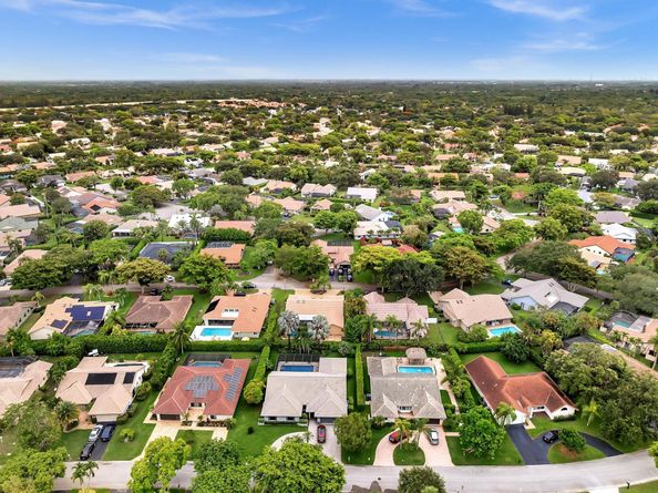 8640 NW 50th Dr, Coral Springs FL 33067