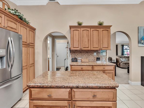 8640 NW 50th Dr, Coral Springs FL 33067