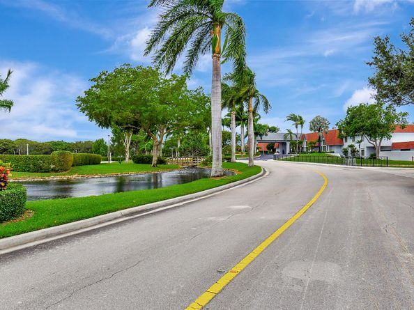 6585 Kensington Lane 307, Delray Beach FL 33446