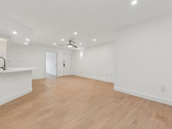 400 Scotia Drive 303, Hypoluxo FL 33462