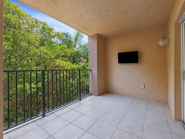 400 Scotia Drive 303, Hypoluxo FL 33462