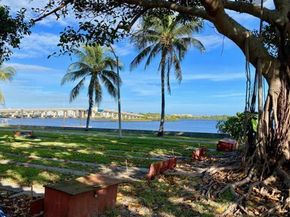 1 S Lakeside Drive C1, Lake Worth Beach FL 33460