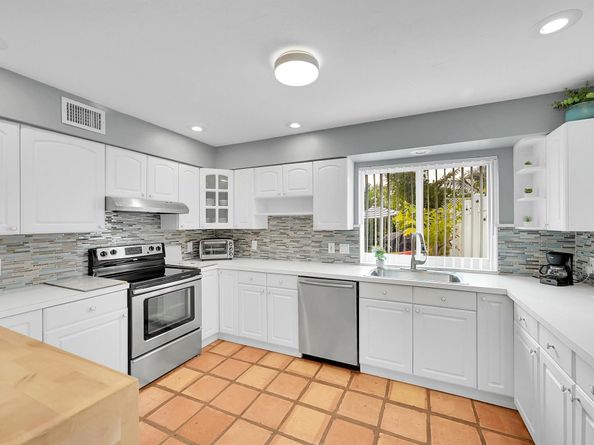 2135 NE 4th Way, Boca Raton FL 33431