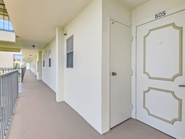 3871 Via Poinciana 505, Lake Worth FL 33467