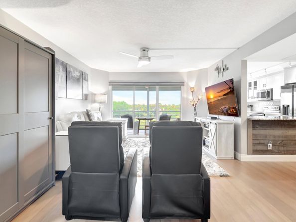 3871 Via Poinciana 505, Lake Worth FL 33467