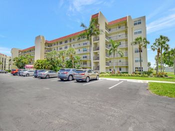 3871 Via Poinciana