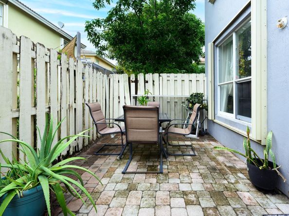 4043 Lake Tahoe Circle, West Palm Beach FL 33409
