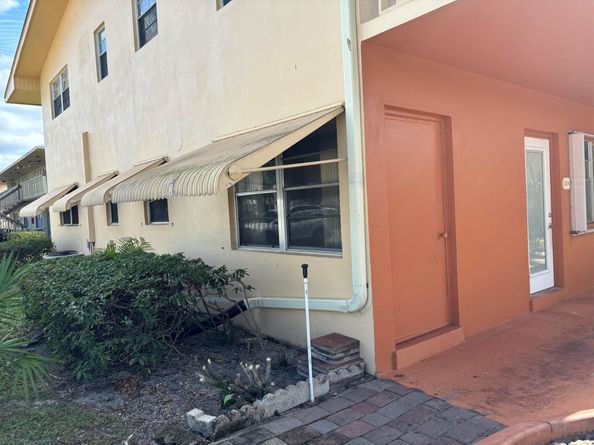 204 Salisbury I 204, West Palm Beach FL 33417