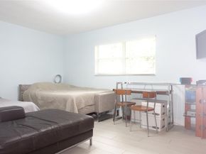 4802 Queen Palm Ln, Tamarac FL 33319