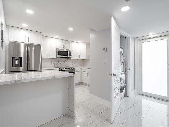 361 S Hollybrook Dr 105, Pembroke Pines FL 33025