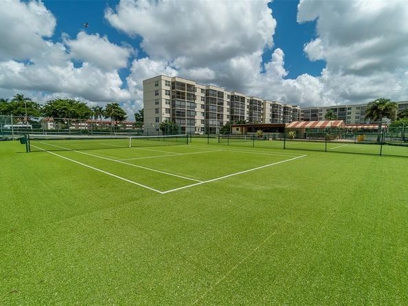 361 S Hollybrook Dr 105, Pembroke Pines FL 33025