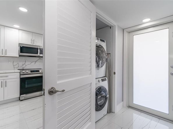 361 S Hollybrook Dr 105, Pembroke Pines FL 33025
