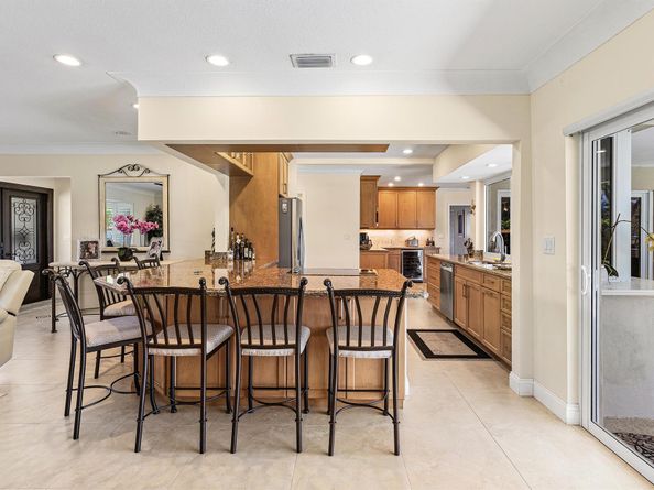 4220 NE 24th Avenue, Lighthouse Point FL 33064