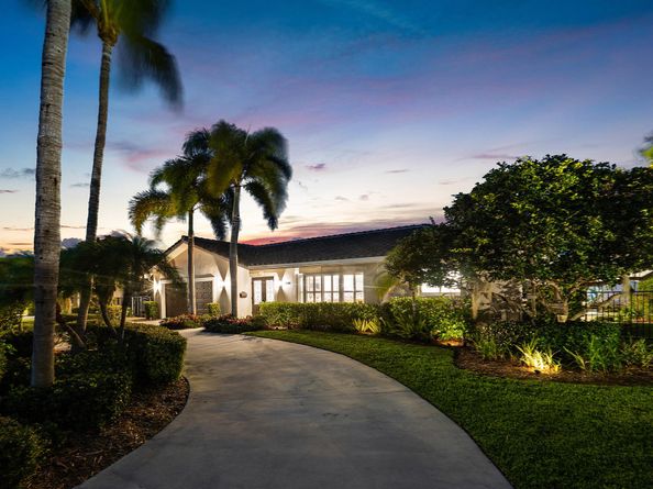 4220 NE 24th Avenue, Lighthouse Point FL 33064