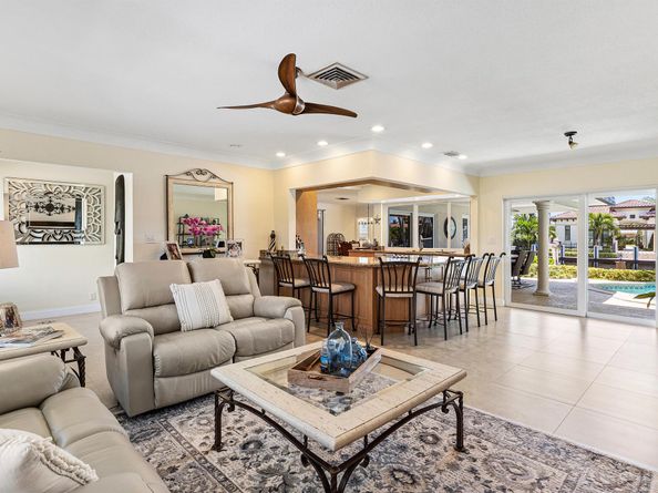 4220 NE 24th Avenue, Lighthouse Point FL 33064