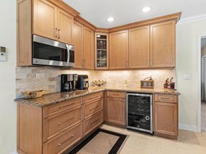 4220 NE 24th Avenue, Lighthouse Point FL 33064