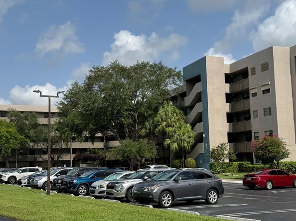 900 Colony Point Cir 407, Pembroke Pines FL 33026