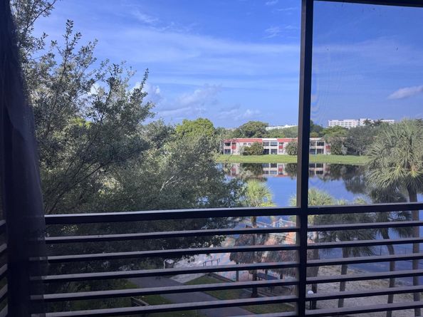 900 Colony Point Cir 407, Pembroke Pines FL 33026