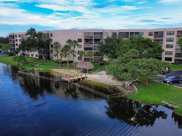 900 Colony Point Cir 407, Pembroke Pines FL 33026