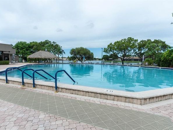 900 Colony Point Cir 407, Pembroke Pines FL 33026