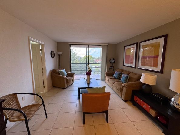 900 Colony Point Cir 407, Pembroke Pines FL 33026