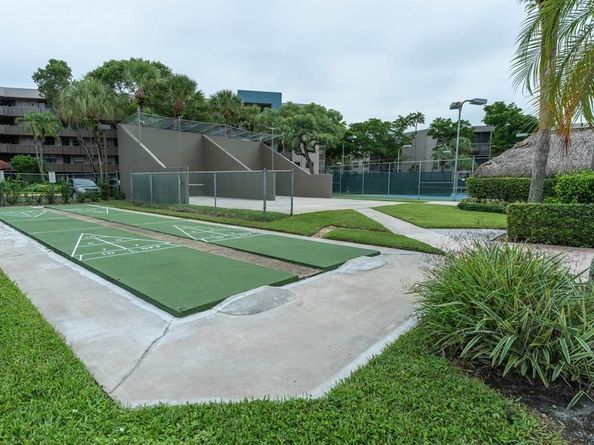 900 Colony Point Cir 407, Pembroke Pines FL 33026