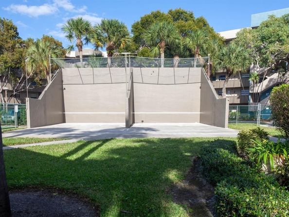 900 Colony Point Cir 407, Pembroke Pines FL 33026