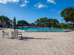 900 Colony Point Cir 407, Pembroke Pines FL 33026