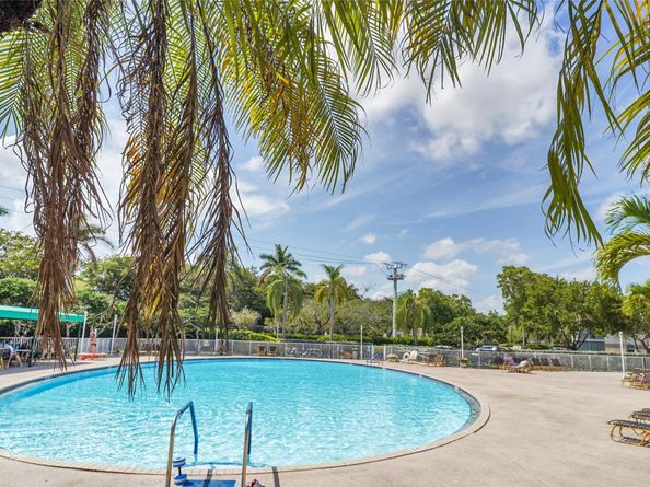7220 S Devon Dr 302, Fort Lauderdale FL 33321