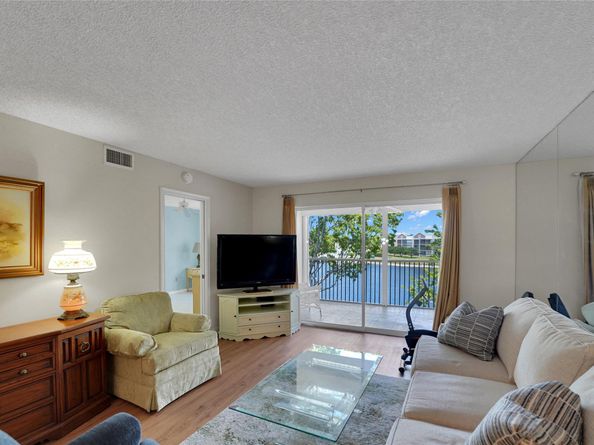 7220 S Devon Dr 302, Fort Lauderdale FL 33321