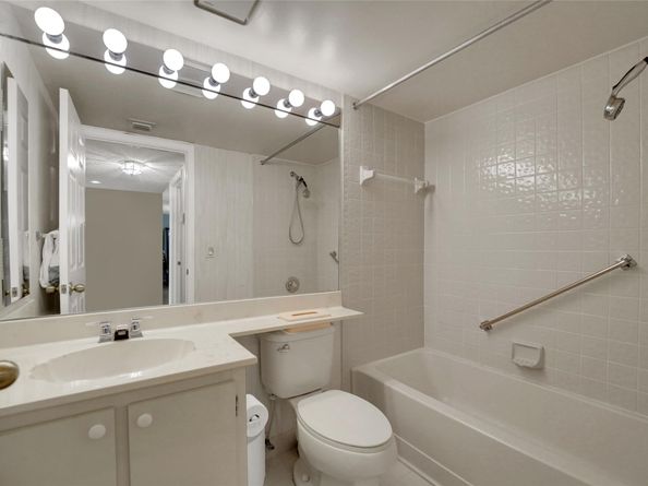7220 S Devon Dr 302, Fort Lauderdale FL 33321