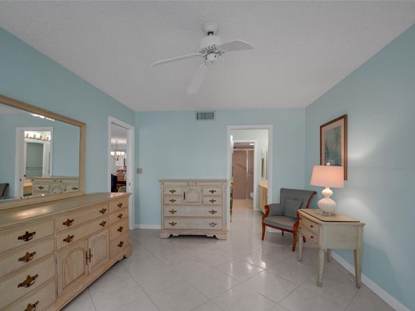 7220 S Devon Dr 302, Fort Lauderdale FL 33321