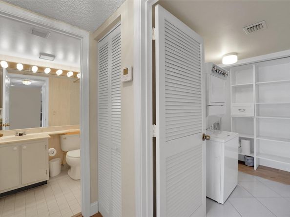 7220 S Devon Dr 302, Fort Lauderdale FL 33321