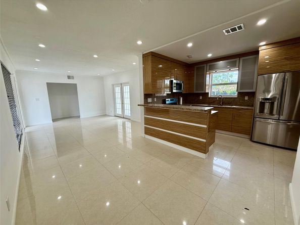 5070 SW 11th St, Plantation FL 33317