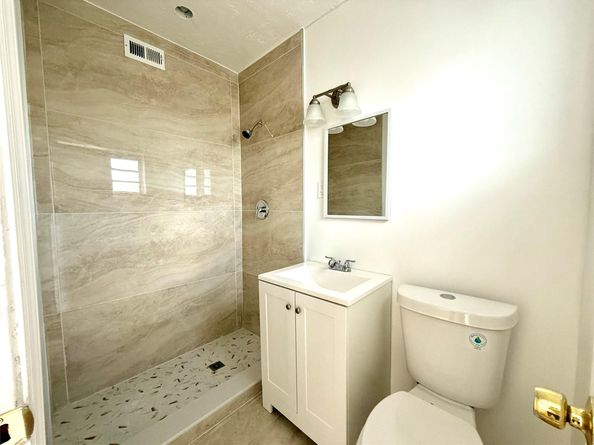 5070 SW 11th St, Plantation FL 33317